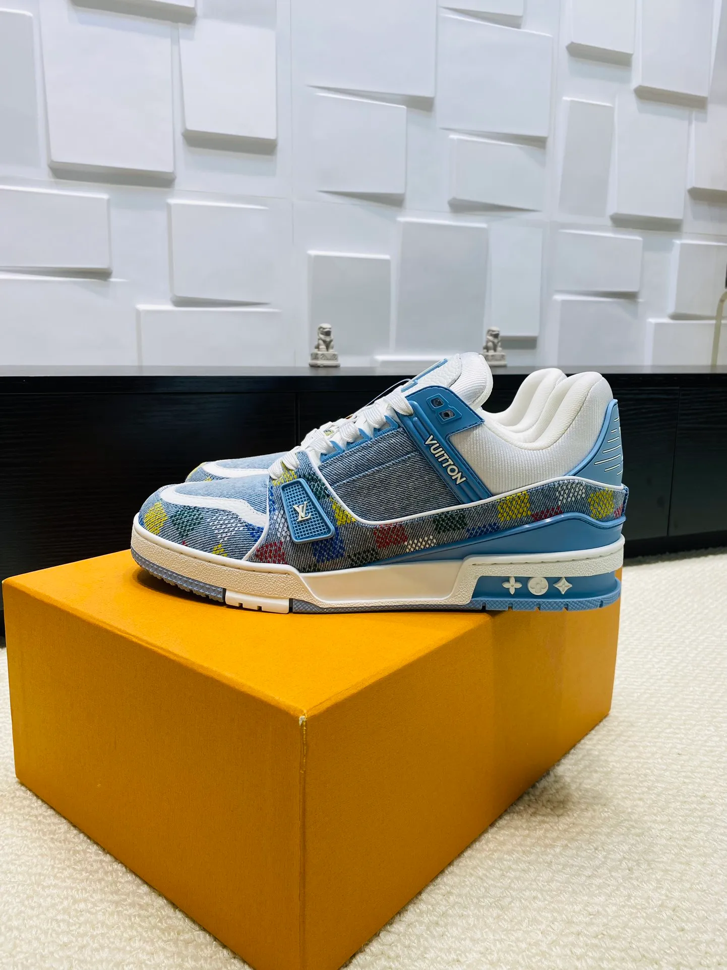👟👟Ex-factory price 800👟👟 💰💰💰 Hot style 🆕🆕🆕𝙇𝙑 LV Louis Vuitton L House Donkey Brand Trainer Series Couple Style Casual Sports Shoes Skateboard Shoes Original Purchase Development Production Production This pair of LV Trainer sneakers are made of a blend of technical materials with waterproof properties. The meticulously crafted upper is notable for its many signature details, including Louis Vuitton and #54 in script, referencing the year 1854. Exquisite packaging at the delivery counter🛍📦 ▪️Fabrics: Original customized imported cowhide ▪️Inner lining: Original customized breathable mesh ▪️Outsole: Original open-molded non-slip TPU combination outsole ▪️Sole thickness: 3 cm ▪️Size: Women's 35-41 / Men's 38-46